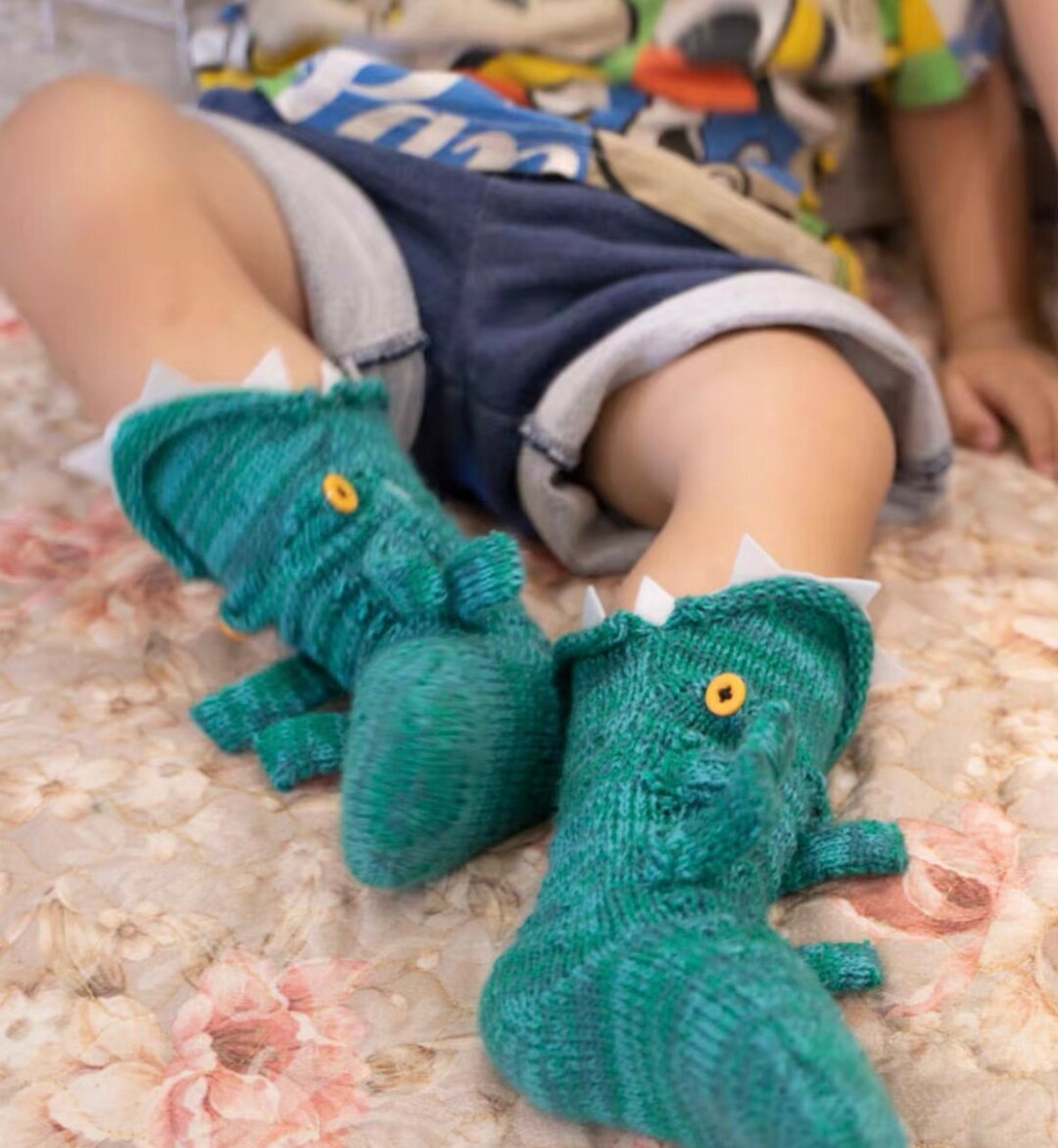 Kids Size Funny Novelty Crocodile Socks for Kids, Wacky Animal Knitting