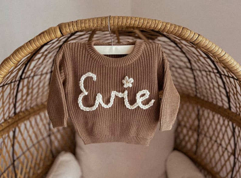 Personalisierter Baby-Namenspullover Handbestickter Strick-Namenspullover für Kinder Maßgeschneiderter Strickpullover für Kleinkinder Neugeborenes Geschenk handgemachter Pullover Bild 10