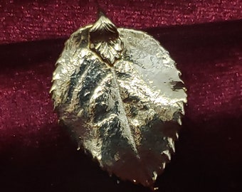 Vintage 1980's Gold Electroplated Small Leaf Pendant
