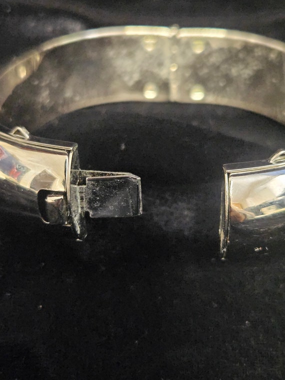 Vintage Silver Tone Cuff/Bangle Hinged Bracelet w… - image 4