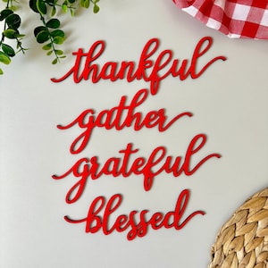 Thanksgiving Laser Cut Schilder aus Holz, Thanksgiving Tischdekoration | Dankbare Dankbare Gesegnete Sammeln-Platzkarten | Weihnachtstischdekoration 4er Set