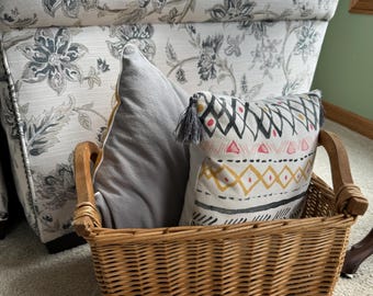 Vintage Large Wicker Basket With Handle. Light Colored Woven Storage Basket 13.5x12.5x”x8.5"