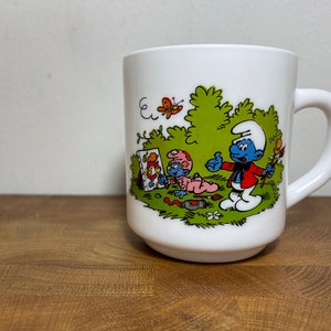 1986 Vintage Arcopal France Smufs mug! Collectible funny cartoon drinking glass.Tv show animated comic milk cup. De smurfen verzamel object