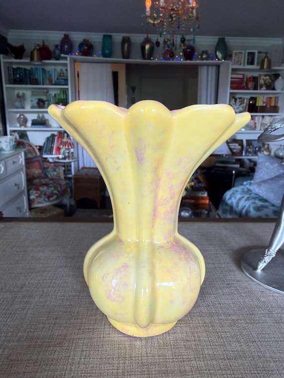 Vintage Hull Pottery Style Yellow & Pink Vase, Art Deco Ceramic Fan Vase, Mid Century USA Pottery, Cottagecore Grandmillennial Decor