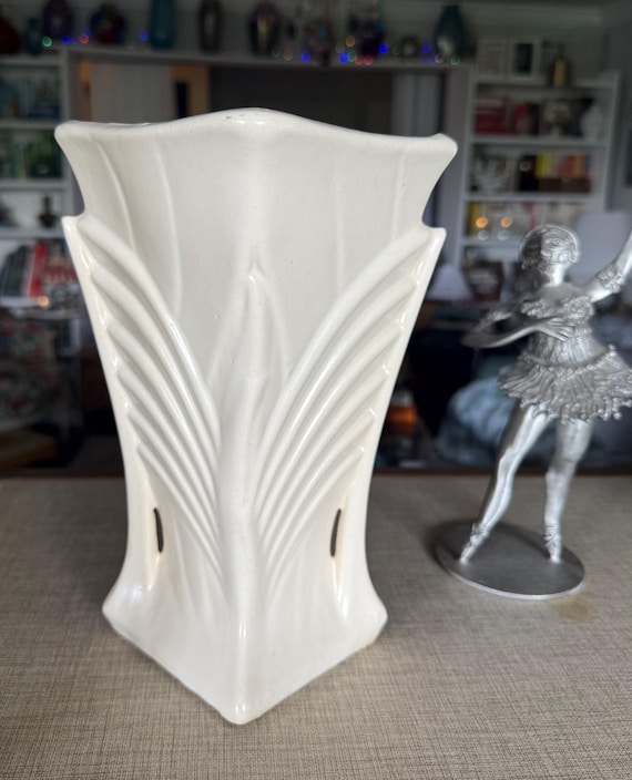 Vintage McCoy Art Deco Vase, Ivory McCoy Pottery, 1930s Machine Age Ceramic Vase, Sculptural Fluted Vase