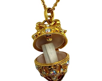 JOAN RIVERS Die derzeitige Rolle Ei Locket Galvanisieren Gold Halskette Neue NWOT