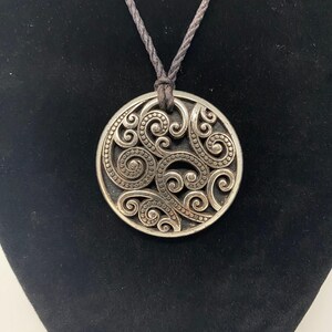 BRIGHTON LOVE Round Medallion Pendant Rope Silver Choker Necklace 14 1/2 inch image 2