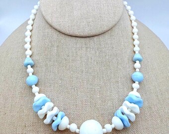 Collar vintage checo de vidrio opalino moldeado, color azul claro y blanco, de 40,6 cm (16 pulgadas).