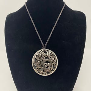 BRIGHTON LOVE Round Medallion Pendant Rope Silver Choker Necklace 14 1/2 inch image 1