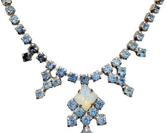 Collar con colgante de cristal de piedra lunar azul con diamantes de imitación estilo Art Déco vintage de 40,6 cm (16")