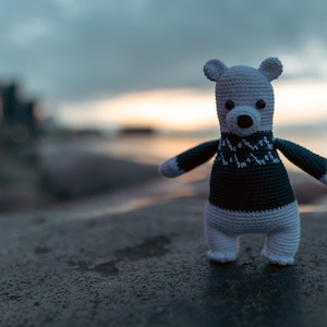 Mads l&#39;ours polaire - Crochet Pattern, Amigurumi pattern (PDF) - Anglais, Allemand, Islandais,