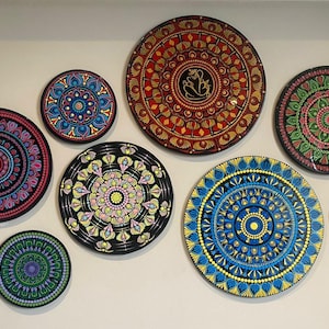 Handgemaakte mandala-muurkunst, wanddecoratie, woondecoratie rond MDF-mandalabord voor wanddecoratie, kleurrijke mandalakunst, op bestelling gemaakt