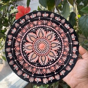Handgemaakte mandala-muurkunst, wanddecoratie, woondecoratie rond MDF-mandalabord voor wanddecoratie, kleurrijke mandalakunst, op bestelling gemaakt