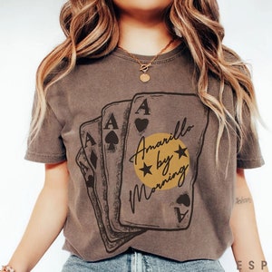 Camiseta unisex teñida con letras "Sunrise Western", camiseta "Aces Cards", camiseta "Amarilllo by Morning", regalo para amantes de la música country, top de estilo vintage