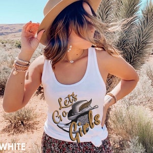 Lets Go Girls - concerttanktop - festivaltop - western - cowgirl - cowboyhoed - laarzen - luipaardprint - veren - ideale racerbacktanktop dames