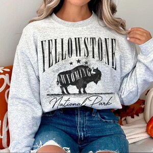 Yellowstone Sweater - National Park Sweatshirt - Est 1872 - Buffalo - Stars - Retro - Vintage - Unisex Heavy Blend Crewneck Sweatshirt