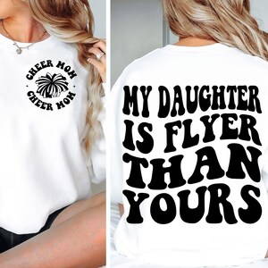 Meine Tochter Ist Flieger als deine SVG & Png, Jubeln Png, Jubeln Mama Png, Sport Mama Png, Geschenk für Mama Png, Cheerleader Png, Jubeln Design Png