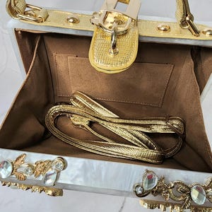 Adjustable straps included.