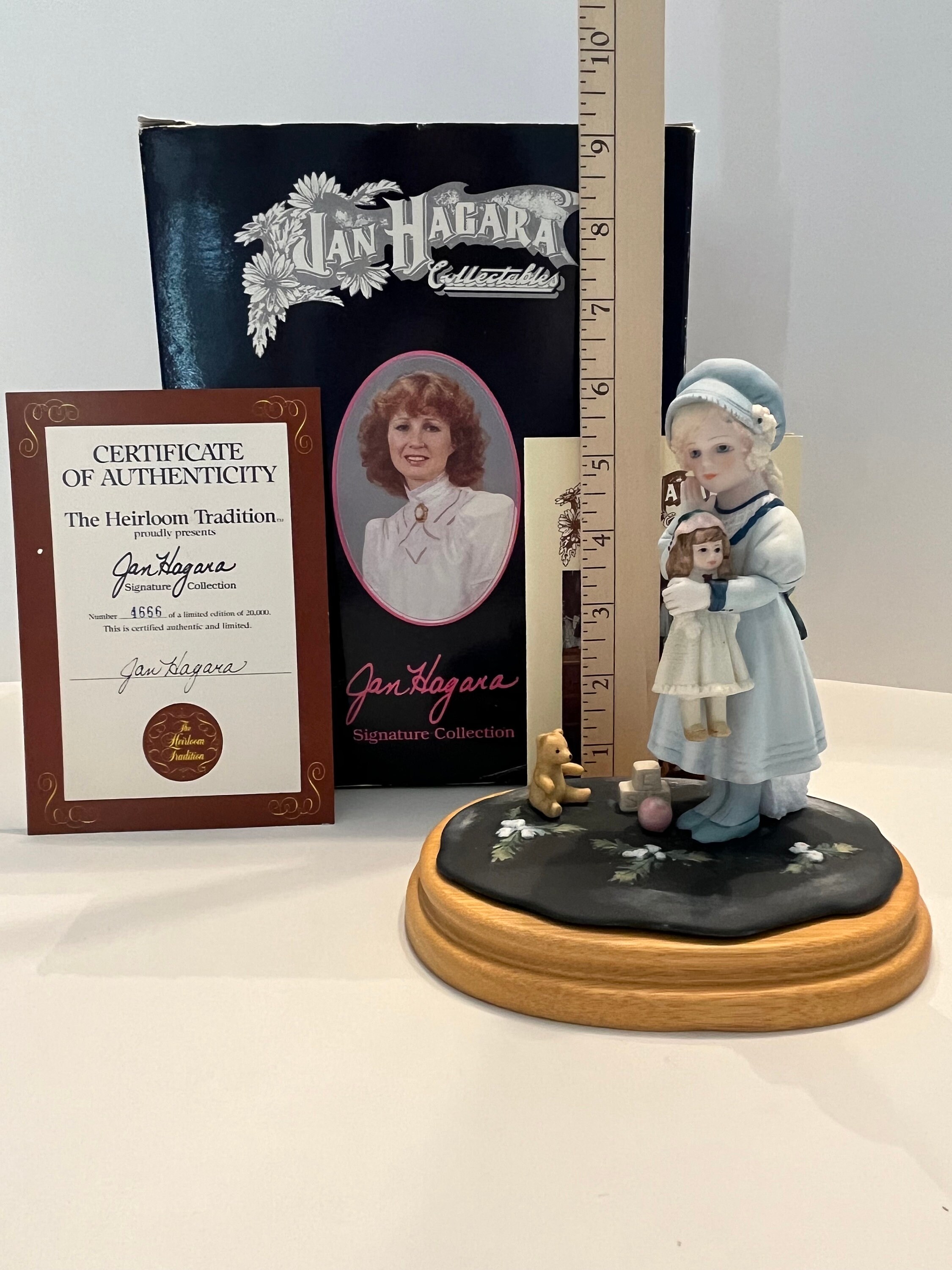 Jan Hagara - Linda - Signature Collection Heirloom Tradition