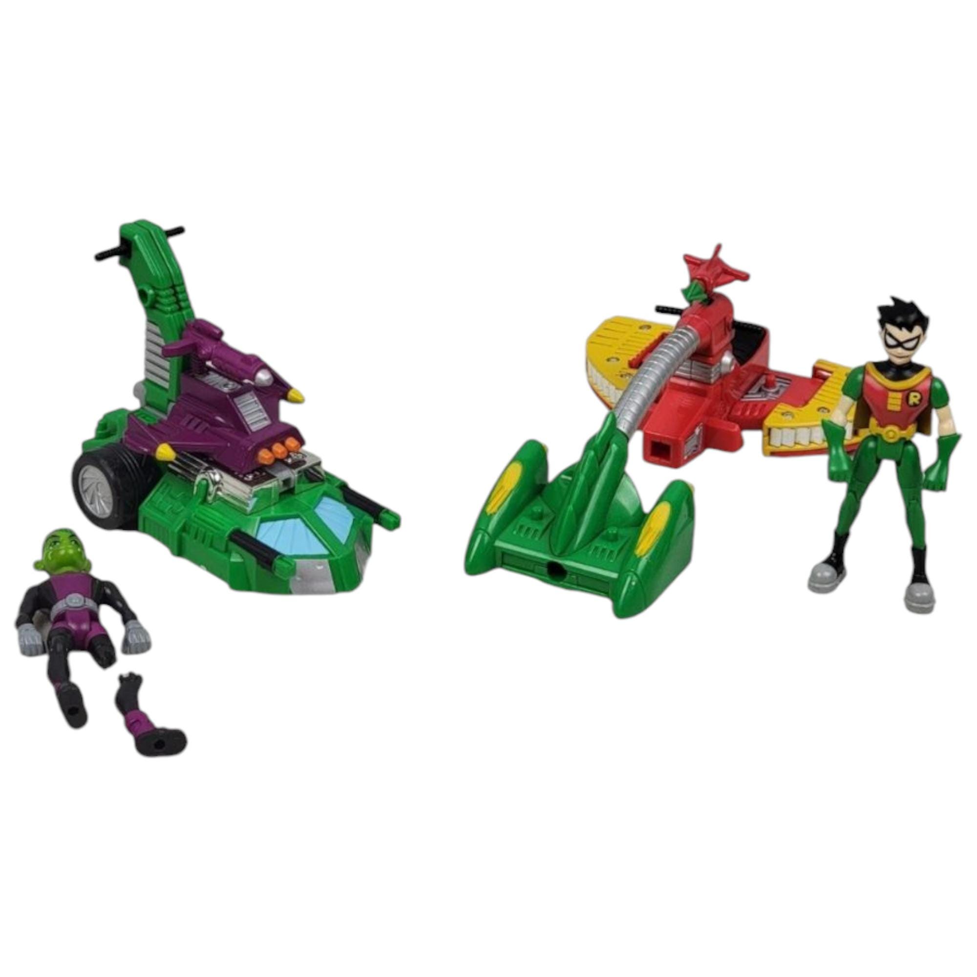 Los Jóvenes Titanes se enfrentan a Robin y Chico Bestia Bandai