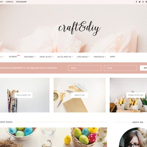 Könnte beinhalten: Ein Website-Design mit einer weichen, femininen Ästhetik. Der Header zeigt den Text "craft&diy" in eleganter Schrift. Darunter eine Newsletter-Anmeldung und drei Bildblöcke, die Inhalte präsentieren. Die Farbpalette umfasst sanfte Rosa- und Weißtöne.