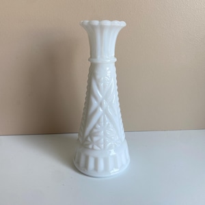Anchor Hocking 1950s Milk Glass Bud Vase