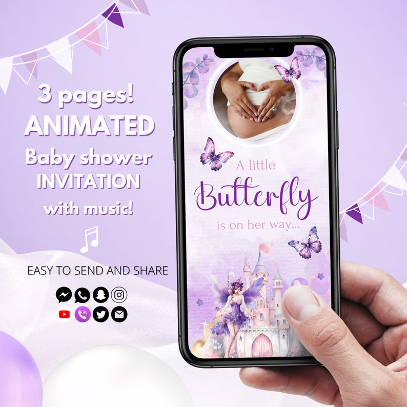 Może przedstawiać: Animowane zaproszenie na baby shower z motywem fioletowego motyla. Zaproszenie przedstawia kobietę w ciąży, wr&oacute;żkę, zamek i tekst "A little Butterfly is on her way..."