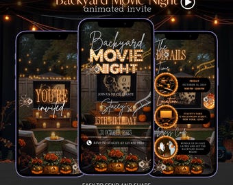 Op de afbeelding: Drie smartphones tonen een geanimeerde uitnodiging met Halloween-thema voor een filmavond in de achtertuin. De uitnodiging bevat tekst, pompoenen en een enge buitenscène. De uitnodiging is voor Stacey's 15e verjaardag op 31 oktober 2025.