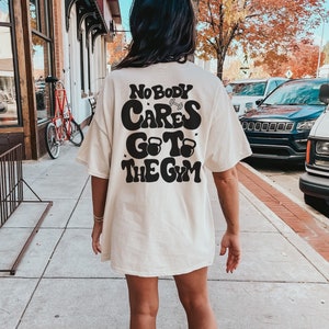 Camisa con cubierta de bomba de gimnasio, mamá musculosa, regalo de levantamiento de pesas, camiseta de gimnasio, camisa de entrenamiento, regalos de gimnasio, camisa Crossfit, levantamiento de pesas, sudadera con capucha de gimnasio
