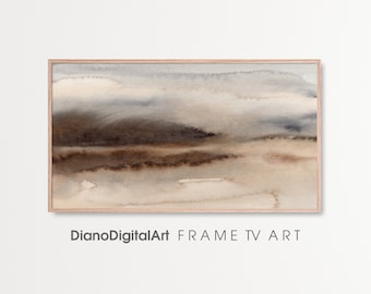 Pode incluir: Pintura abstrata em aquarela em tons de marrom, cinza e branco. A pintura representa uma paisagem com nuvens e colinas. A pintura é emoldurada em uma moldura de madeira clara. "DianoDigitalArt FRAME TV ART" está impresso abaixo da pintura.