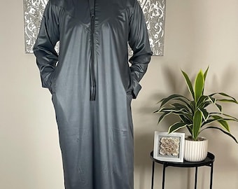 Men’s Shiny Green Omani Thobe Jubbah with Tassel