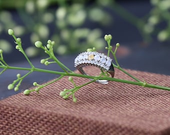 Jadeite A white and yellow ring with 925