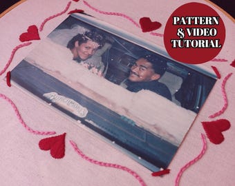 Handgeborduurd pdf-patroon voor fotolijst: Love Lives Here - videotutorial