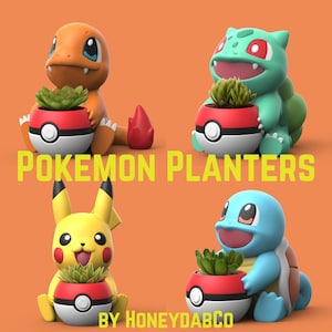 Puede incluir: Cuatro macetas de personajes de Pokémon, cada una con una planta suculenta en una maceta con el tema de la Pokeball roja, blanca y negra. Los personajes son Charmander, Bulbasaur, Pikachu y Squirtle, sobre un fondo naranja. El texto dice "Pokemon Planters" y "By Honeydabco."