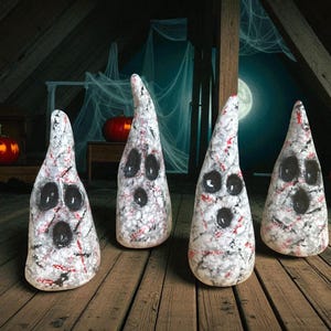 Mini Clay Ghost Family: Spooky Halloween Desk Decor