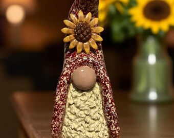 Sunflower Gnome Statue: Country Farmhouse Decor