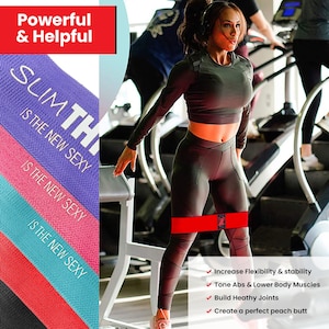 Puede incluir: Una banda de resistencia roja con el texto "Slim is the new sexy" repetido tres veces en diferentes colores. La banda está siendo utilizada por una persona que hace ejercicio en una máquina. El texto "Increase Flexibility & stability", "Tone Abs & Lower Body Muscles", "Build Heathy Joints", y "Create a perfect peach butt" está listado debajo de la banda.