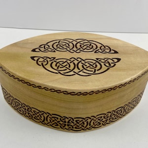 Small Handmade Keepsake Box - Celtic knot design - Poplar wood - lift-off lid with green Flocking lining - bandsaw box