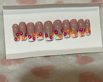 Flower frenchies press-on nails