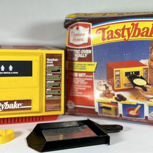 EASY BAKE OVEN by Kenner / No. 1600 in Original Box w Many Accessories /  $46.00 - PicClick