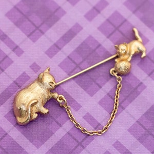Vintage Pet Cat Gold Tone Stick Pin by Avon - V19