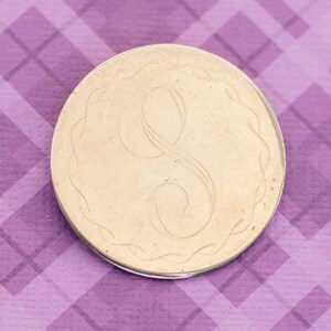 Broche circular vintage minimalista Letter S Light Gold Tone - V3