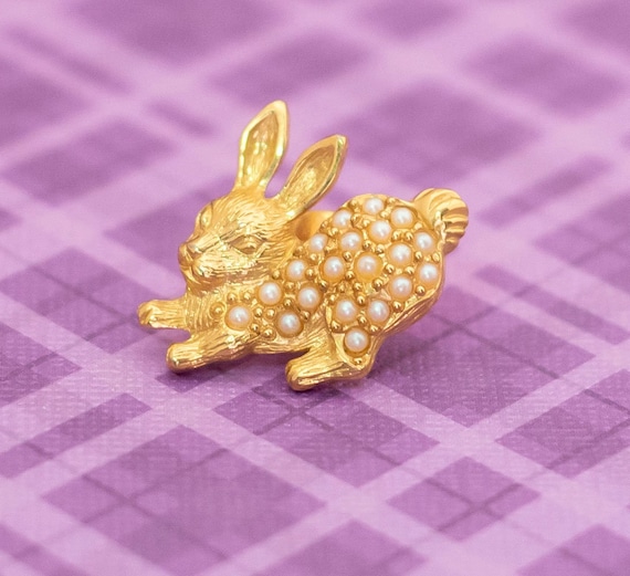 Vintage Gold Tone Stylish Rabbit Faux Pearls Pin … - image 1