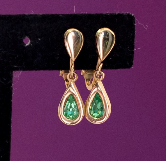 Vintage Green Teardrop Gold Tone Clip On Earrings… - image 1
