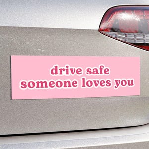 Guida in sicurezza qualcuno ti ama / MAGNETE per paraurti auto / Adesivo magnetico rosa carino per auto, accessori carini per auto / Magnete per auto in vinile impermeabile di qualità