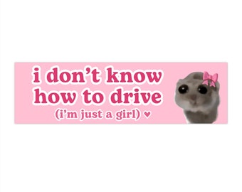 non so guidare, sono solo una ragazza / Adesivo per paraurti per auto con meme criceto triste / Divertente vinile impermeabile rosa carino / Decalcomania per auto per finestrini