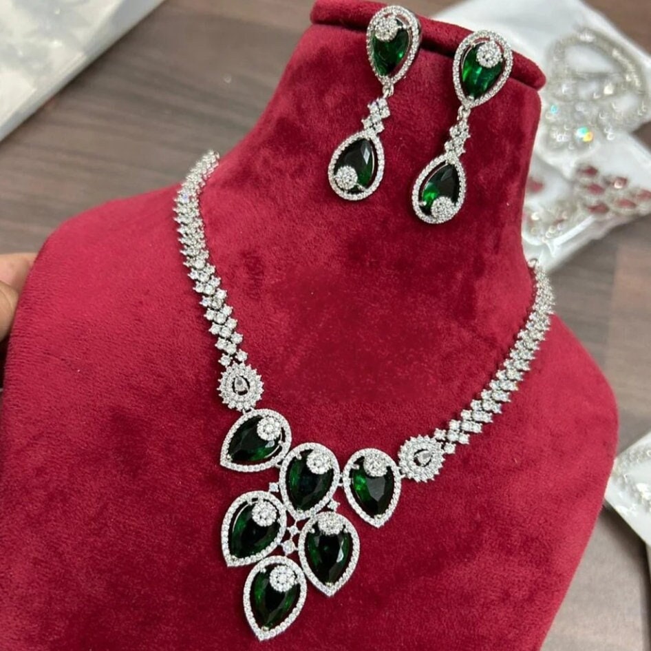Ensemble Collier Et Boucles D'Oreille Argenté Avec Cristaux Faux - Élégant Et Brillant