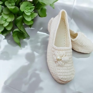 Women/Crochet /shoes/slippers/ crochet house shoes/ crochet leather slippers/crochet leather shoes/women’s slippers/gift for her/Winter gift