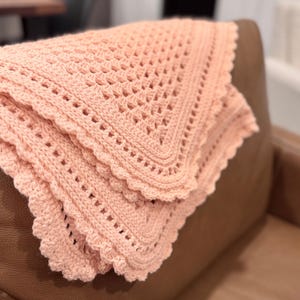 Scalloped Granny Square Baby Blanket Crochet Pattern