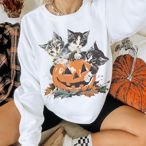 Retro Cat Halloween Sweatshirt, Vintage Halloween Sweater, Cat Lover Shirt, Pumpkin Sweatshirt, Spooky Season Sweater, Vintage 90s Cat Shirt